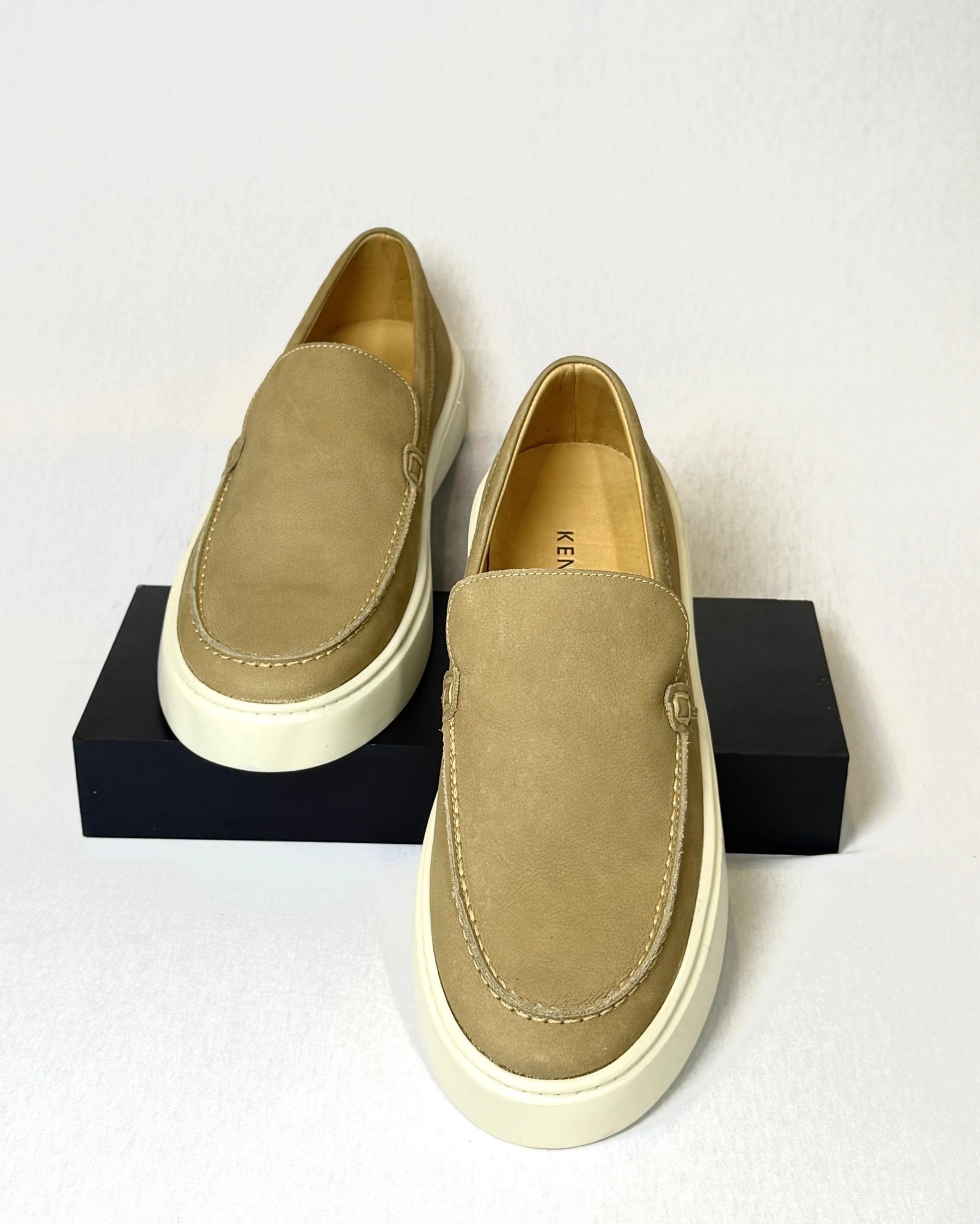 Mocassim Milano Bege com Branco - Kennedy Store